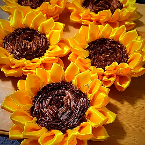 Collar de girasoles